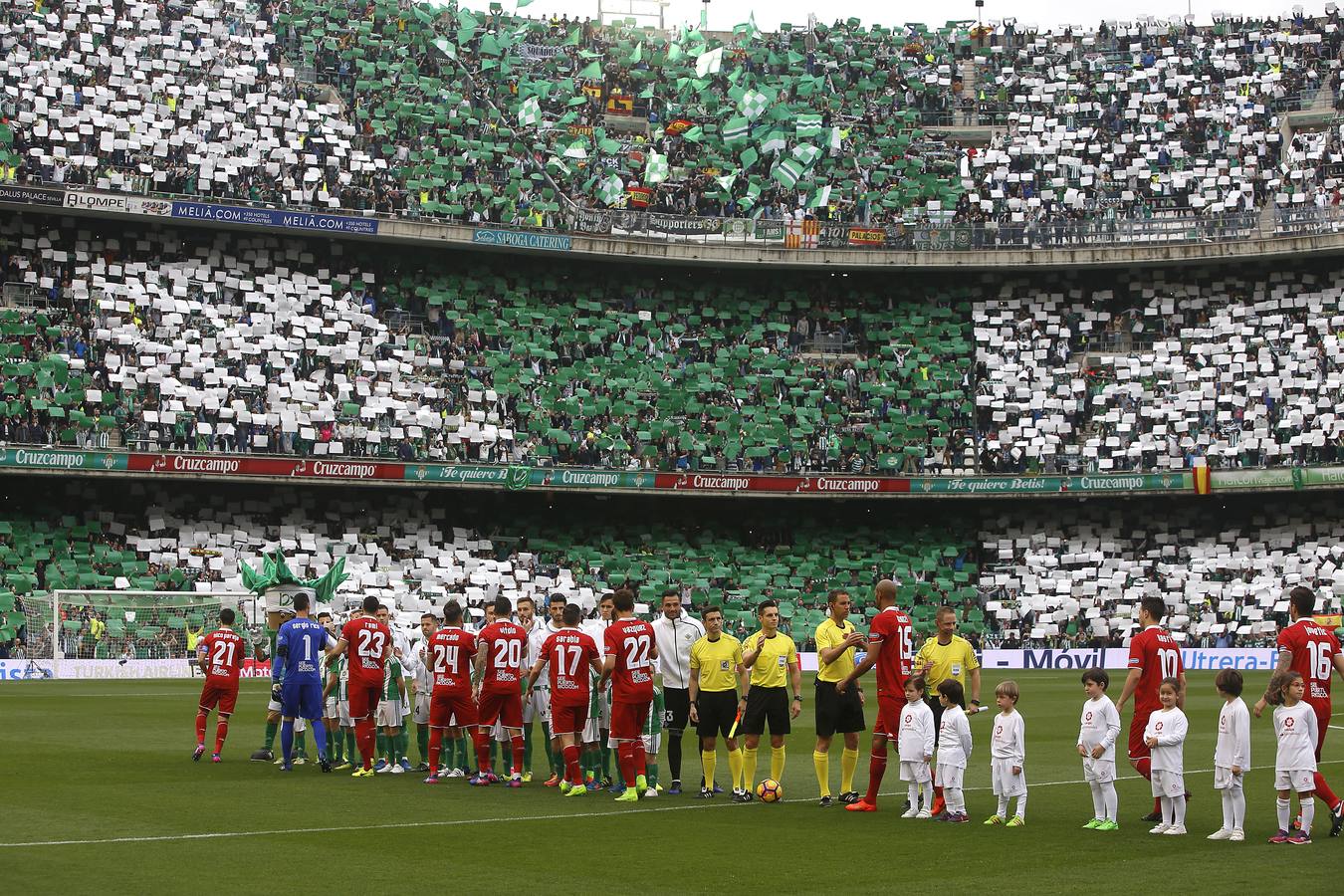 El Sevilla se queda con los tres puntos en el Villamarín, en imágenes