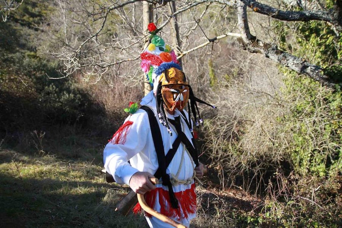 En imágenes, las botargas y mascaritas de Almiruete