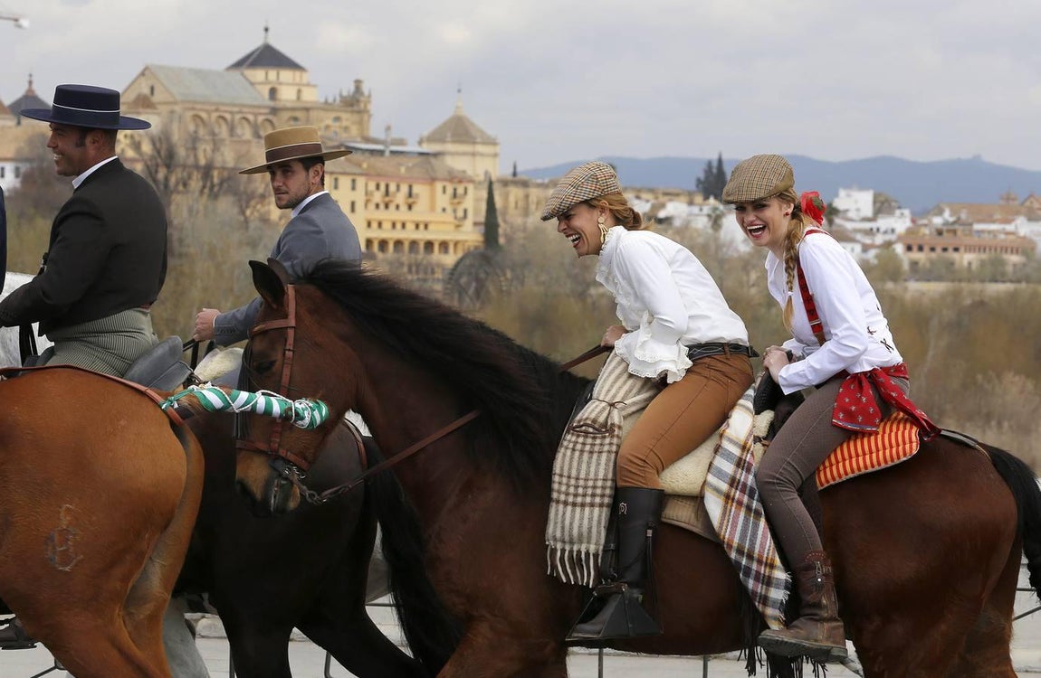 Las mejores imágenes del paseo a caballo por el Día de Andalucía en Córdoba