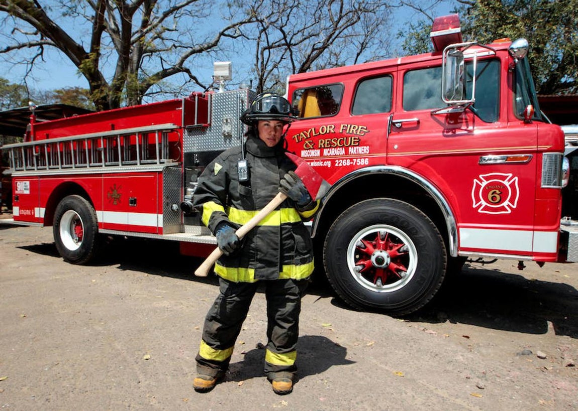 Yolaina Chávez (31), Managua (Nicaragua). Bombera. «Al principio, mis compañeros pensaban que no sería capaz de trabajar a su nivel y rendir como ellos, pero no tardé en demostrar que puedo rendir como un hombre»