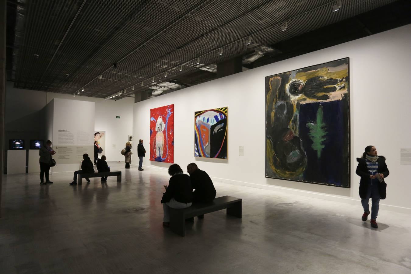 La Sala 1 de Caixaforum Sevilla se ha estrenado con una muestra de arte contemporáneo, bajo el título «¡Mírame!»