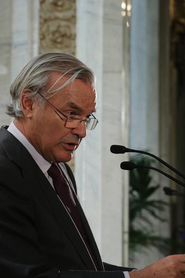 El vicepresidente del Banco Santander, Rodrigo Echenique, se dirige a los asistentes al Foro ABC en el Casino de Madrid. Jaime García