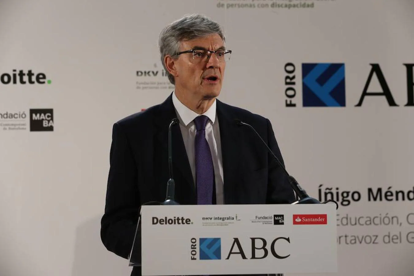 Fernando Ruiz, presidente de Deloitte España, se dirige a los asistentes del Foro ABC. Jaime García