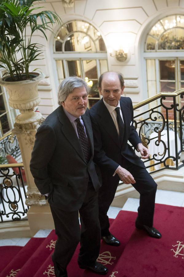 El ministro de Educación, Cultura y Deporte y portavoz del Gobierno, Íñigo Méndez de Vigo, a su llegada al almuerzo-coloquio del Foro ABC, celebrado hoy en el casino de Madrid. Efe