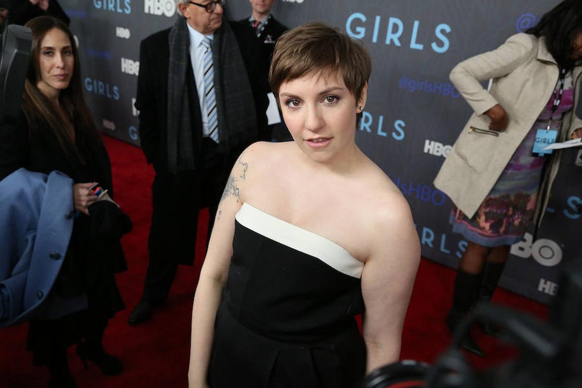 Lena Dunham. La guionista y promotora de la serie de HBO «Girls» ha sido muy clara sobre la definición de sí misma como feminista. Con su serie busca romper el molde del típico «personaje de televisión femenina». «Creo que las mujeres que rechazan el término no saben lo que significa. No es un concepto que rechaza si eres una feminista, que cree en la igualdad de oportunidades», escribió en su libro «No ese tipo de chica», en el que habla sobre los derechos de la mujer.