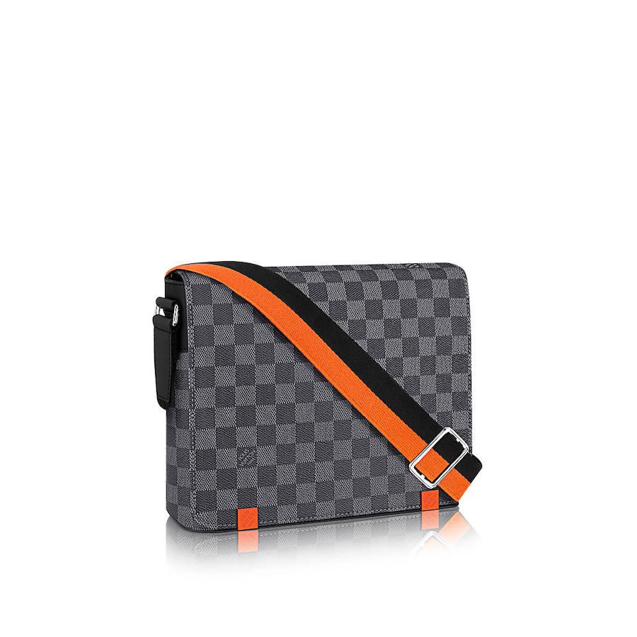 18. Bolsa. Bolsa Messenger Distric en lona Damier Graphite de Louis Vuitton (1.140€)