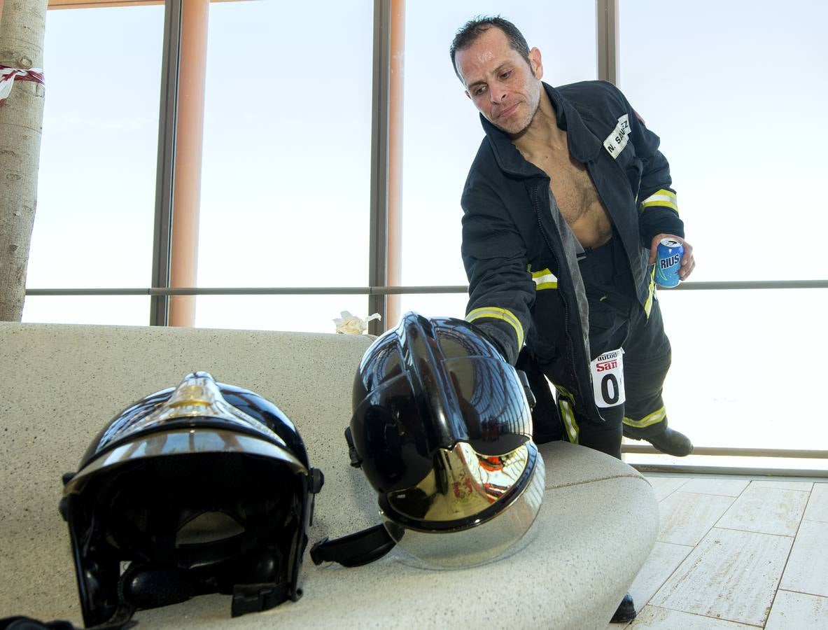 Los bomberos toman la Torre Sevilla