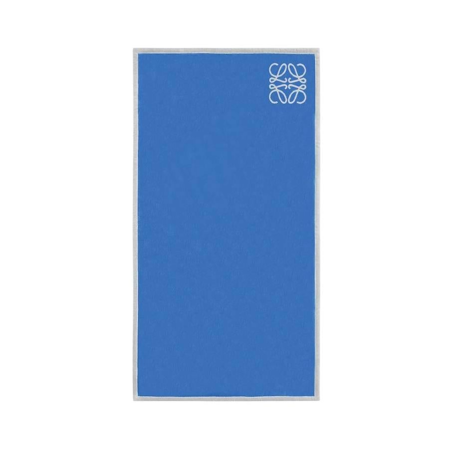 2.Toalla. Para ir a la playa, de Loewe (295€)