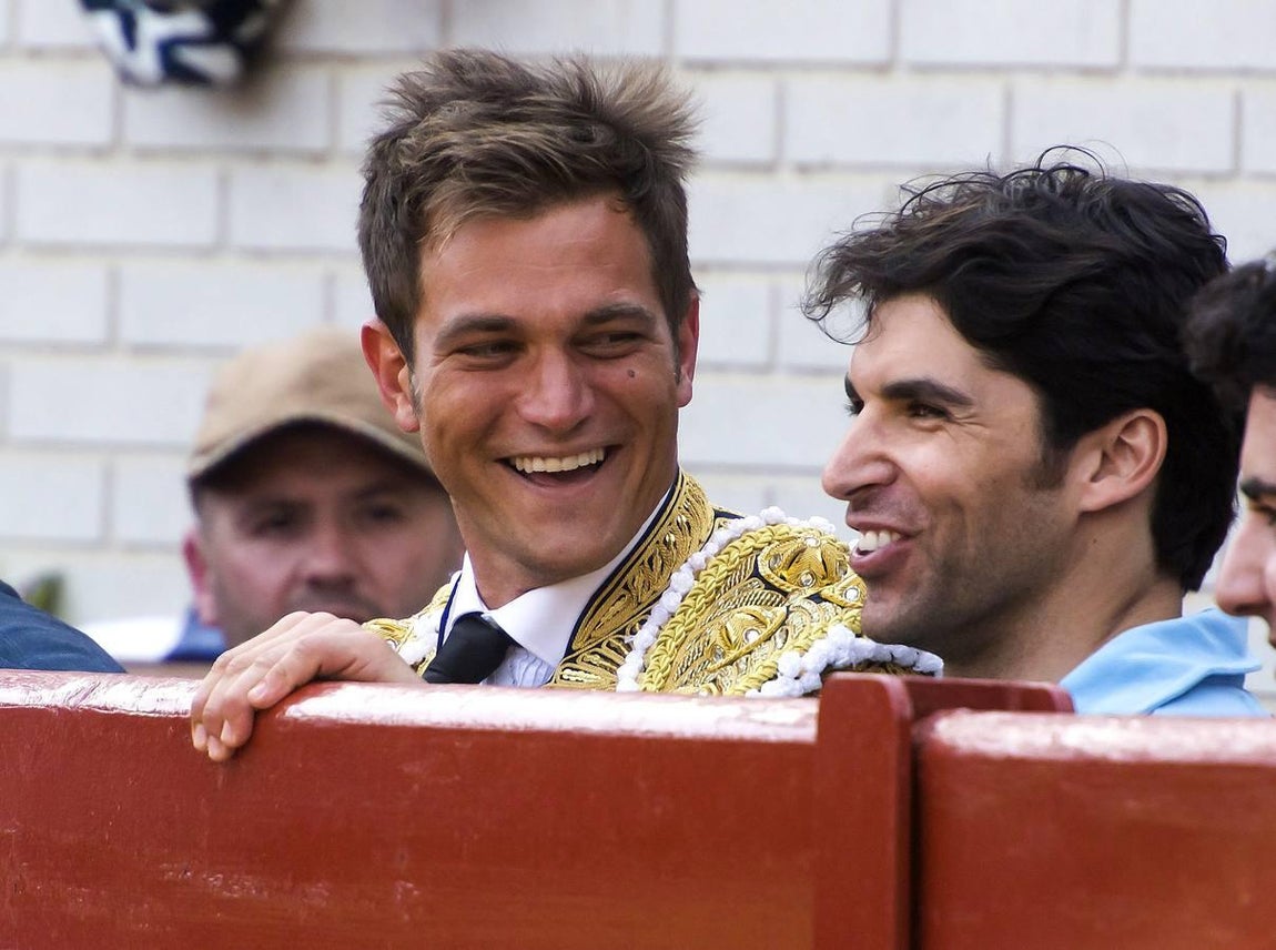 El encuentro en los ruedos de los dos hijos de «El Cordobés»