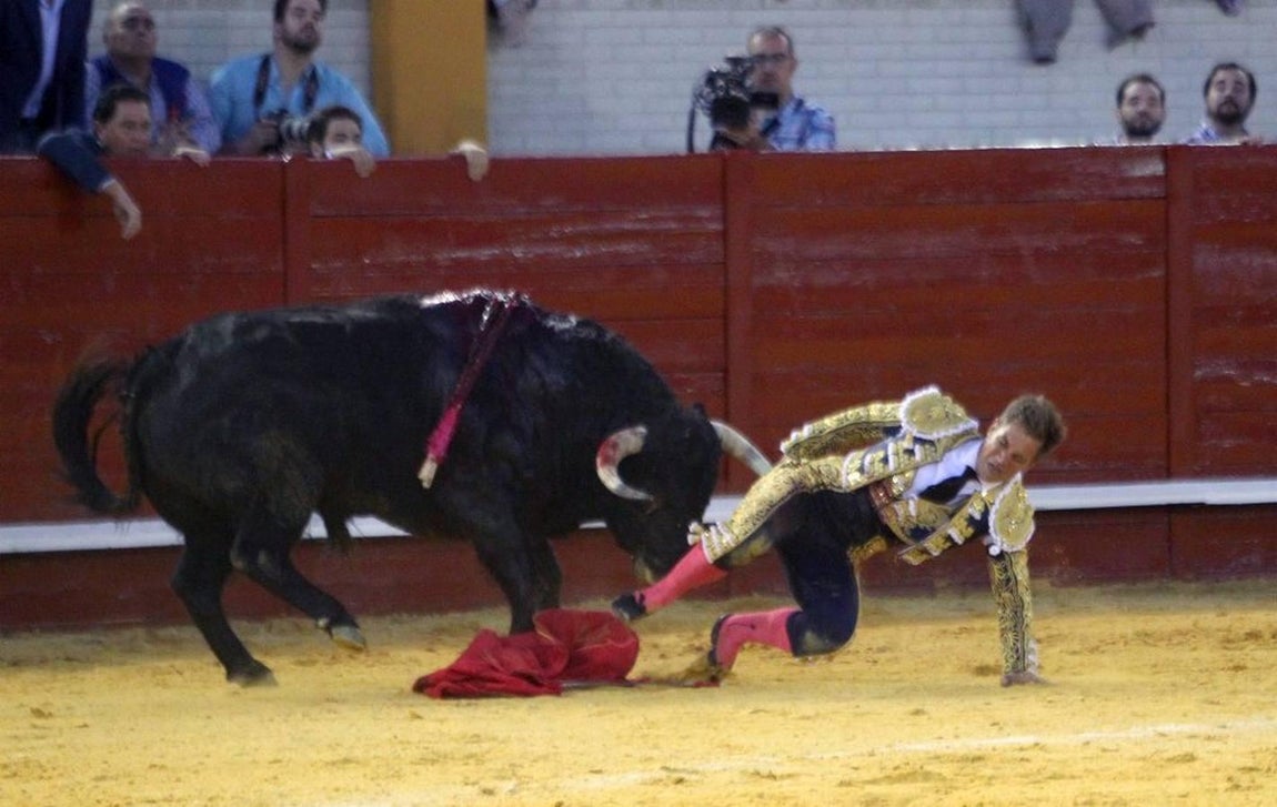 El encuentro en los ruedos de los dos hijos de «El Cordobés»