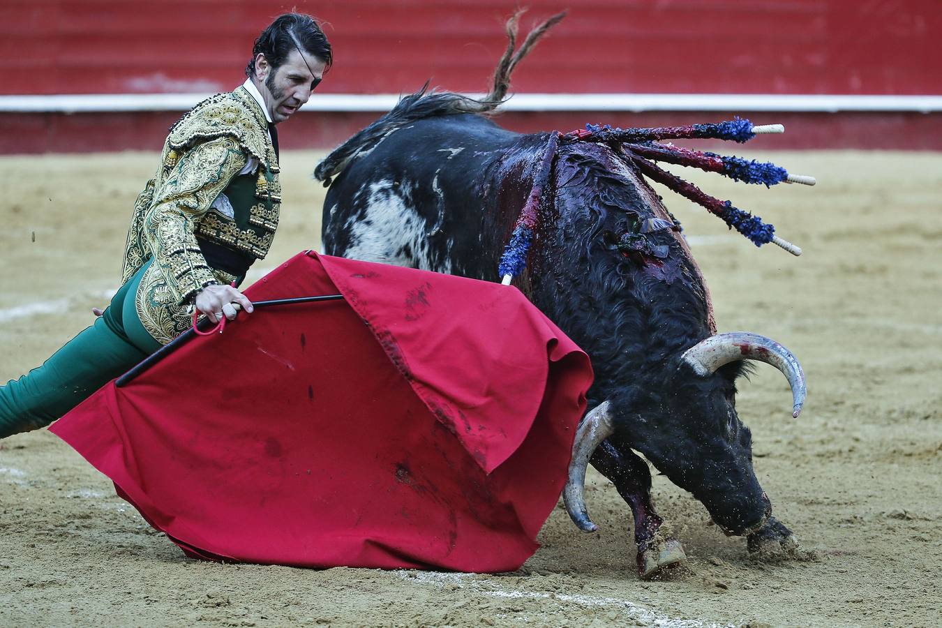 Imágenes del espantoso percance de Juan José Padilla en Valencia