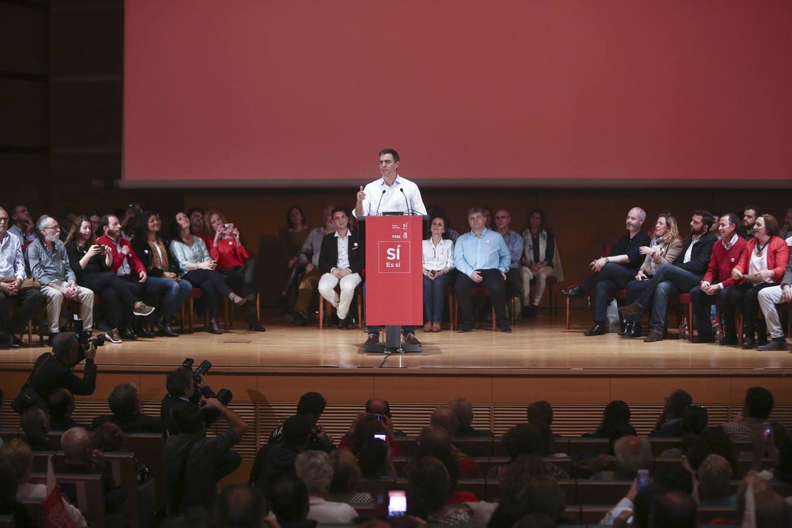 Pedro Sánchez encandila en Cádiz