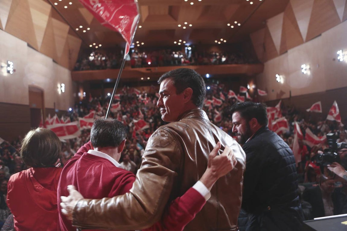 Pedro Sánchez encandila en Cádiz