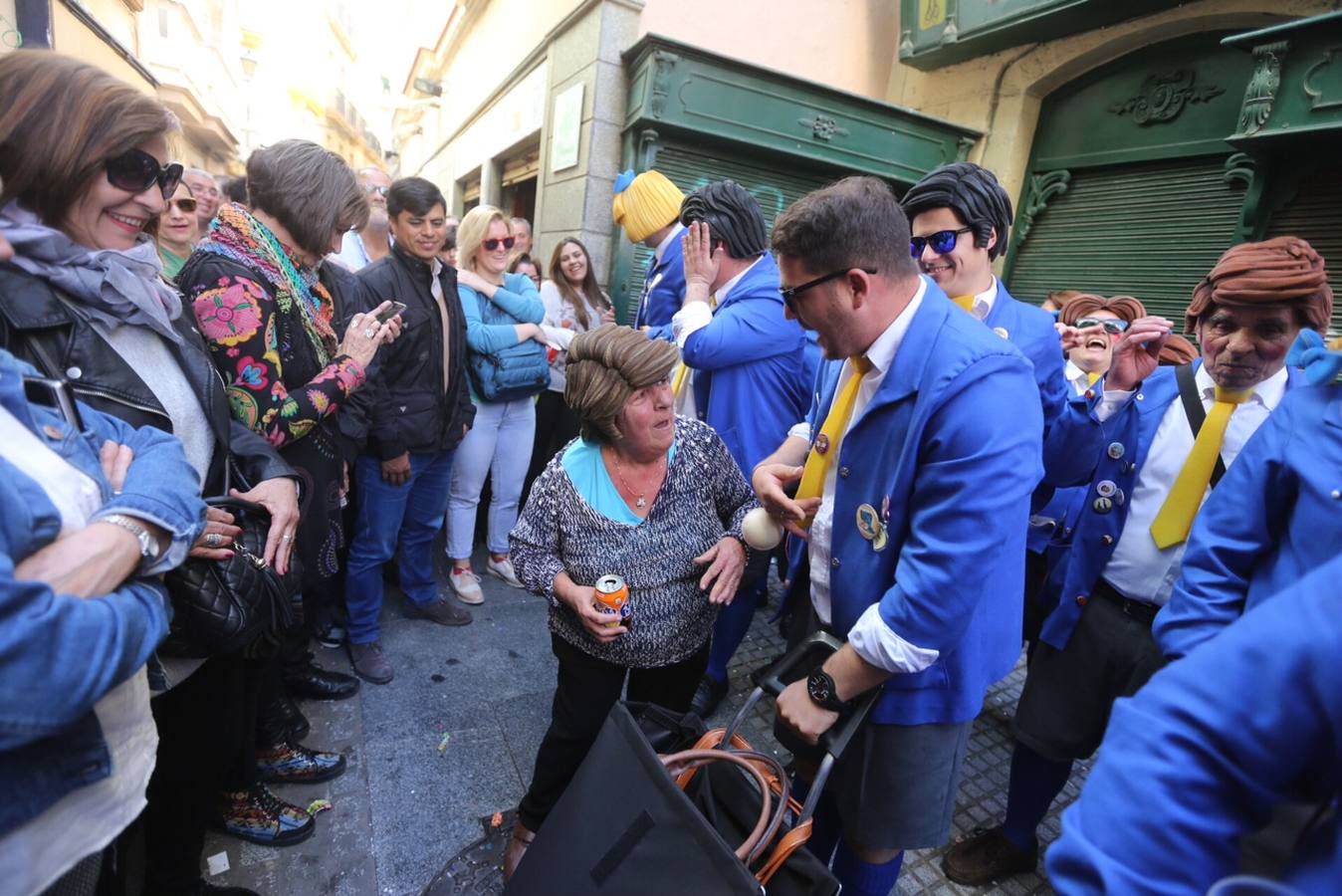 El Carnaval Chiquito llena las calles del centro de Cádiz