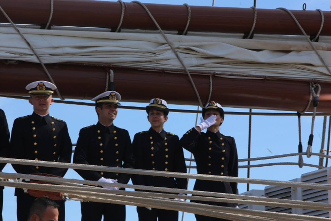 Cádiz despide al buque &#039;Juan Sebastián Elcano&#039;