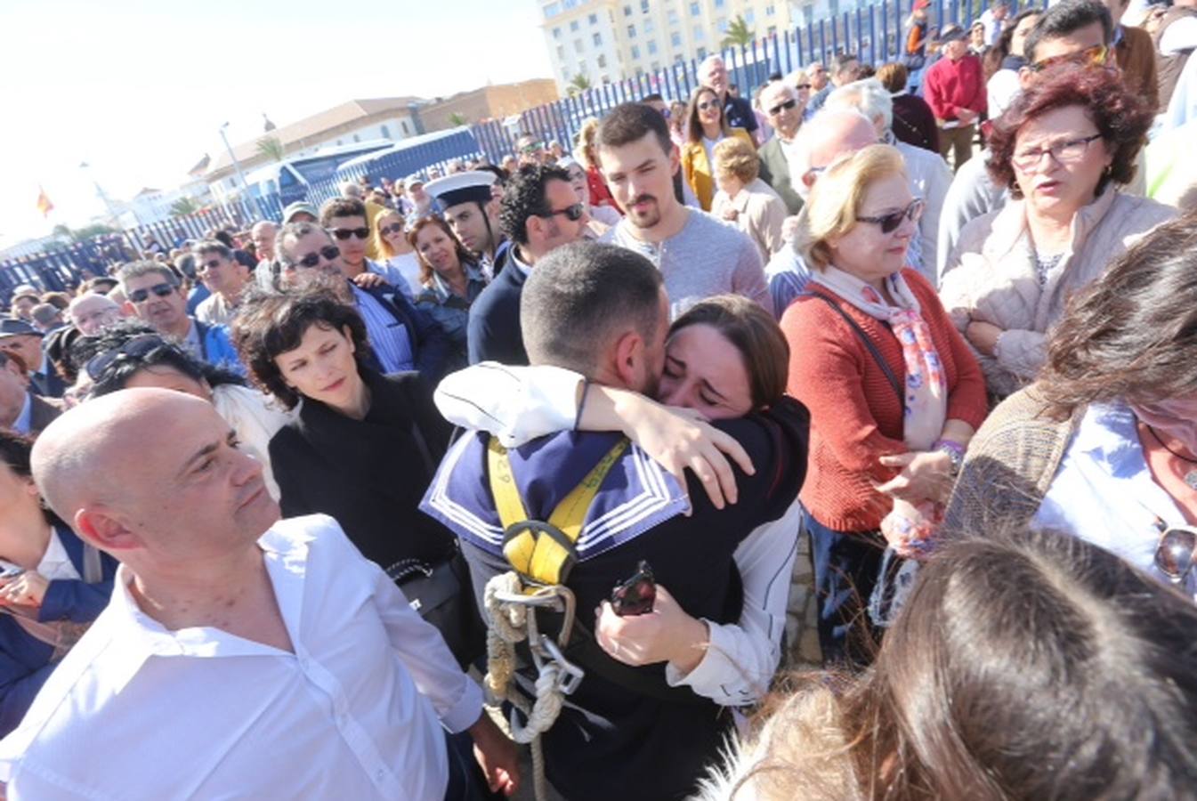 Cádiz despide al buque &#039;Juan Sebastián Elcano&#039;