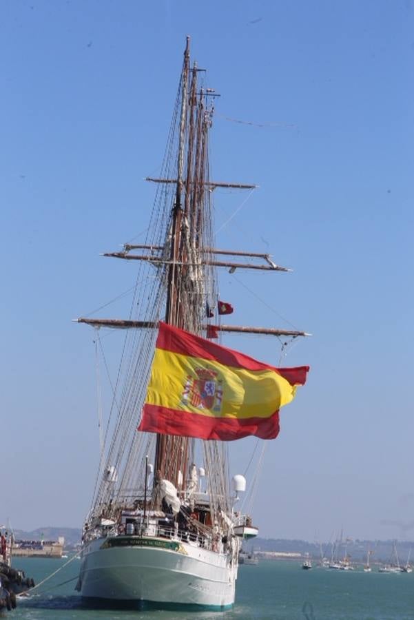 Cádiz despide al buque &#039;Juan Sebastián Elcano&#039;