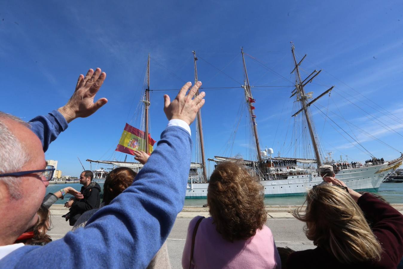 Cádiz despide al buque &#039;Juan Sebastián Elcano&#039;