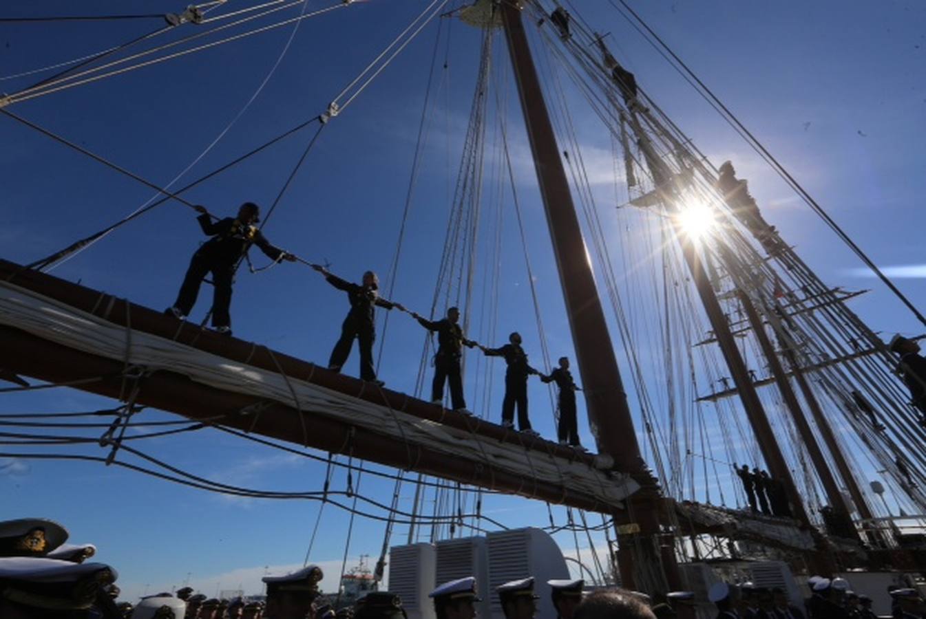 Cádiz despide al buque &#039;Juan Sebastián Elcano&#039;