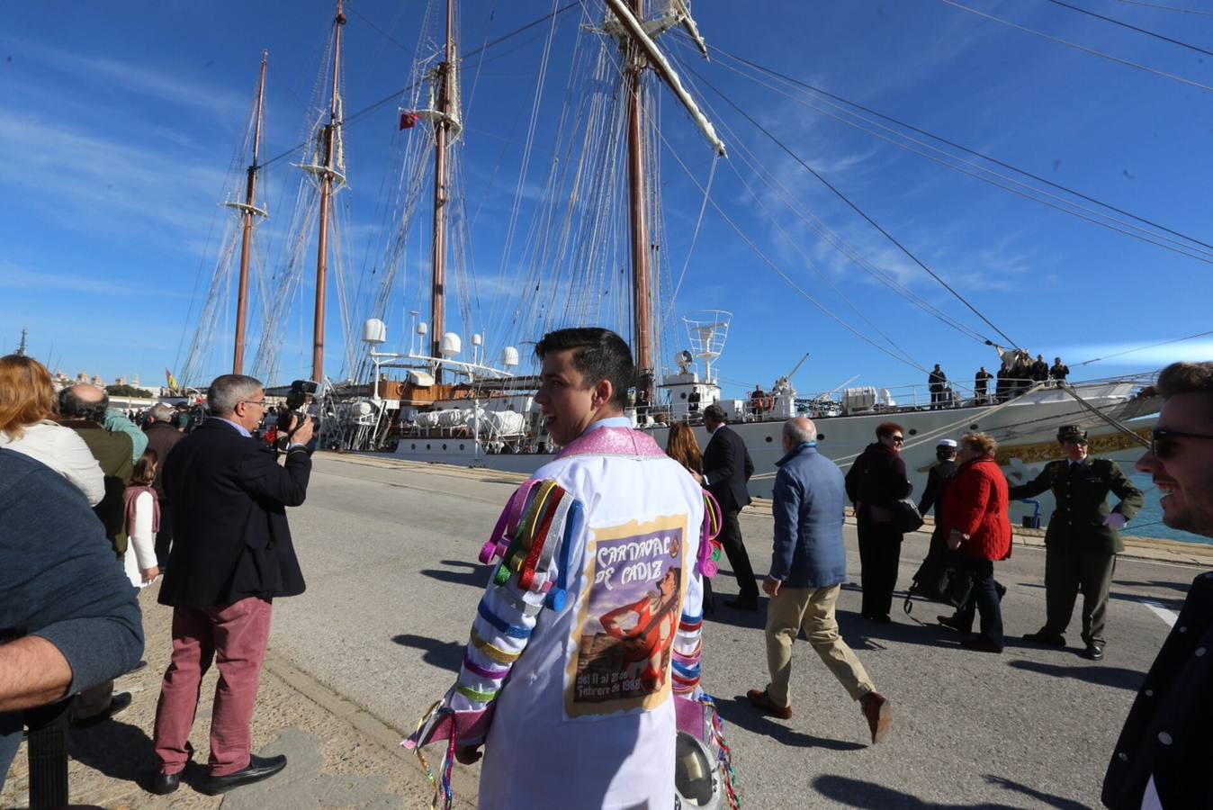 Cádiz despide al buque &#039;Juan Sebastián Elcano&#039;