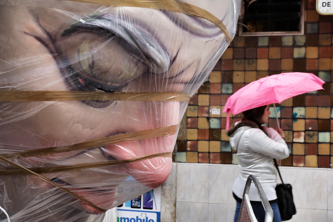 La lluvia retrasa la platà de las fallas. 