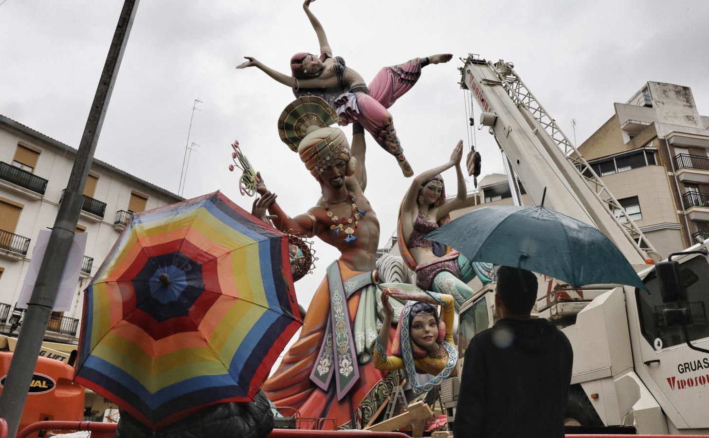 La lluvia retrasa la platà de las fallas