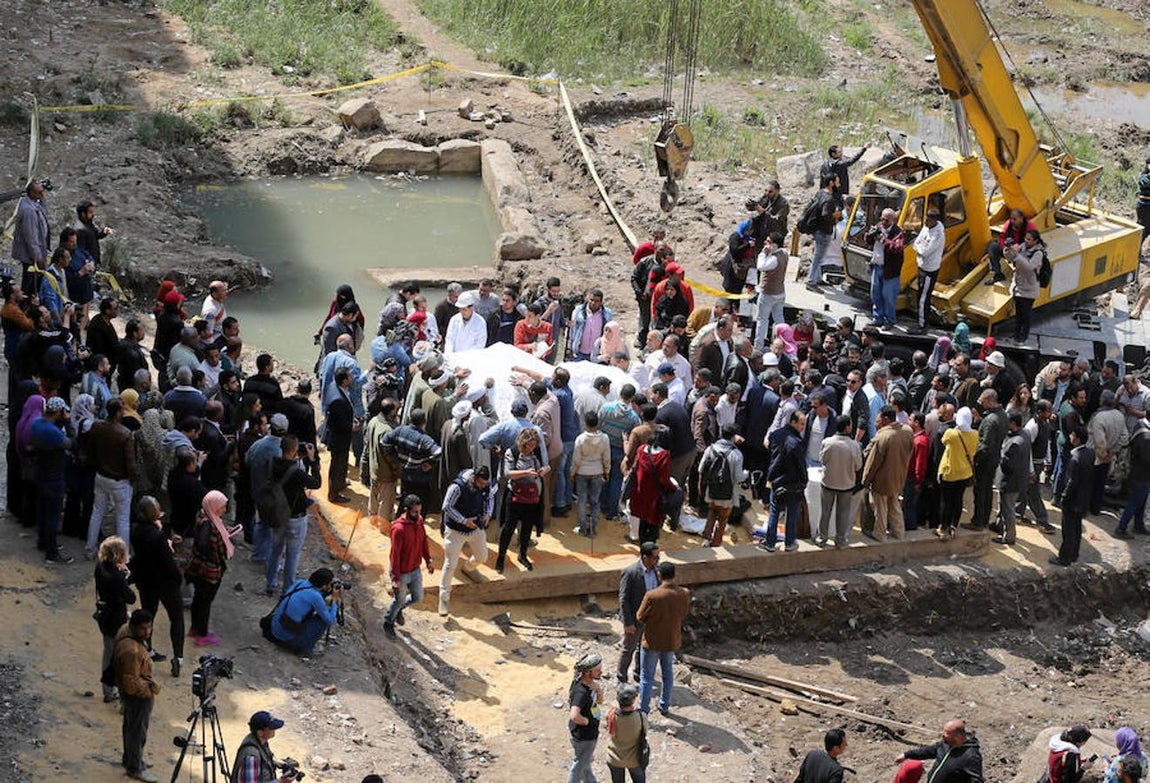 Los arqueólogos continuarán con las excavaciones en la zona para asegurarse de que no queden piezas sumergidas en el fango,. 