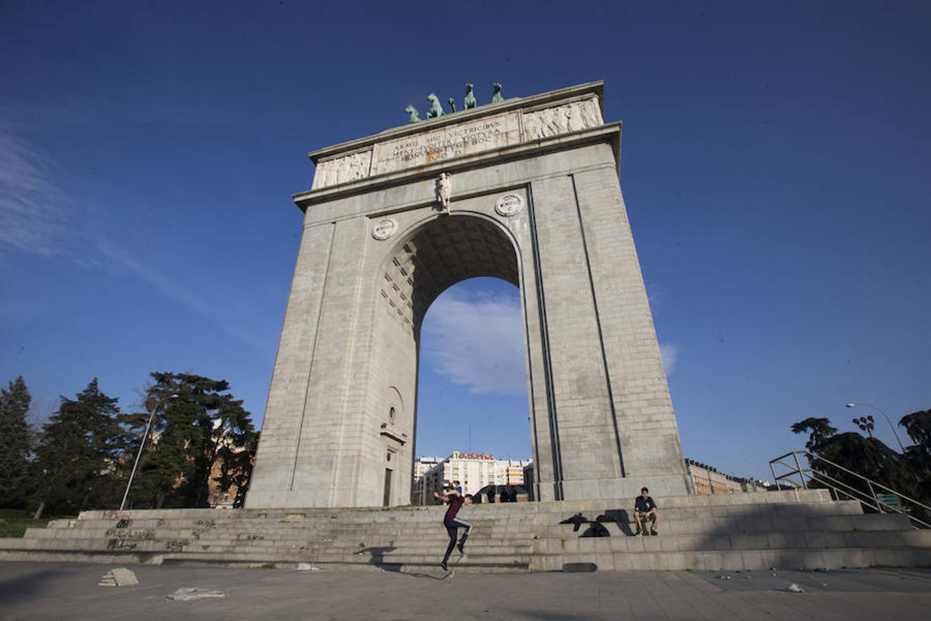 En las entrañas del Arco de la Victoria