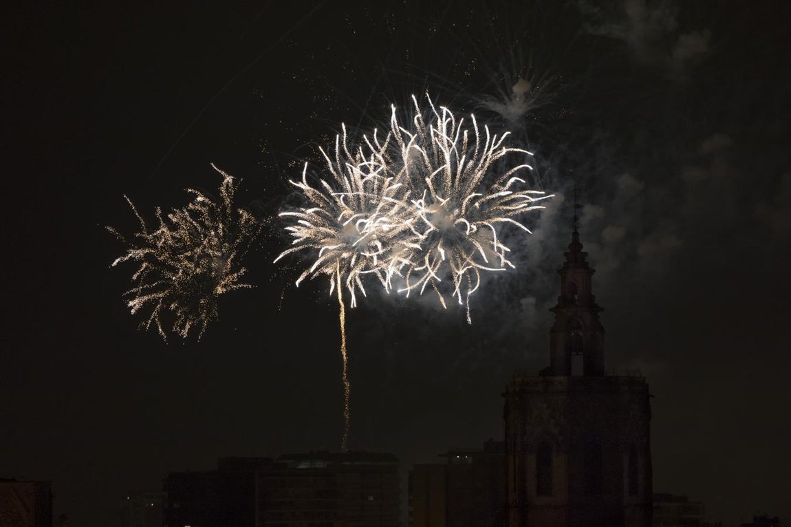 L'Alba de les Falles en el paseo de la Alameda. 