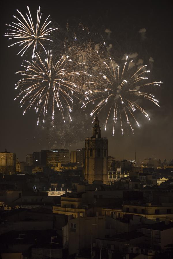 L'Alba de les Falles en el paseo de la Alameda. 