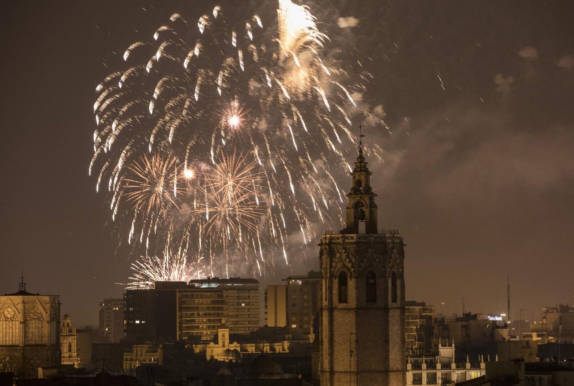 L'Alba de les Falles en el paseo de la Alameda. 