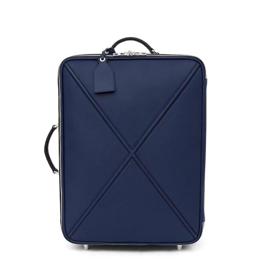 Maleta Cross Trolley 65 en piel lisa color azul marino (3.800€)