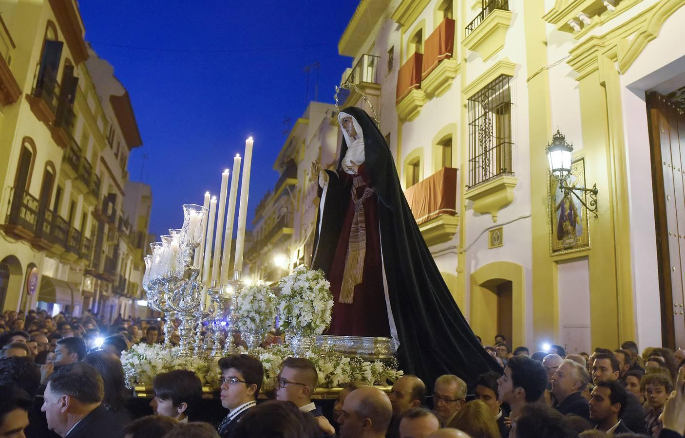 El traslado de la Esperanza de Triana a Santa Ana, en fotos