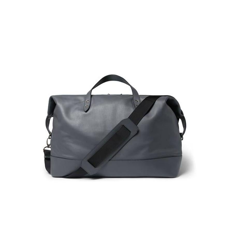 Bolsa de viaje de piel color petróleo (1.365 €)