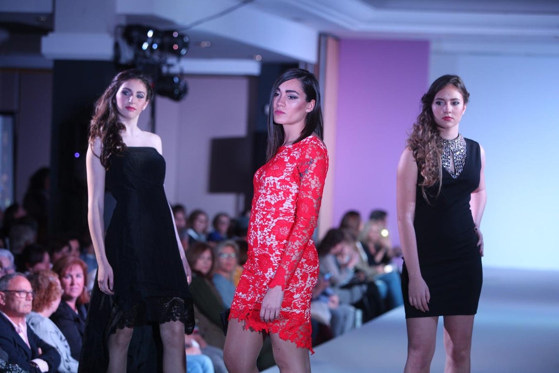 VI Pasarela solidaria moda fiesta en Bahía Sur