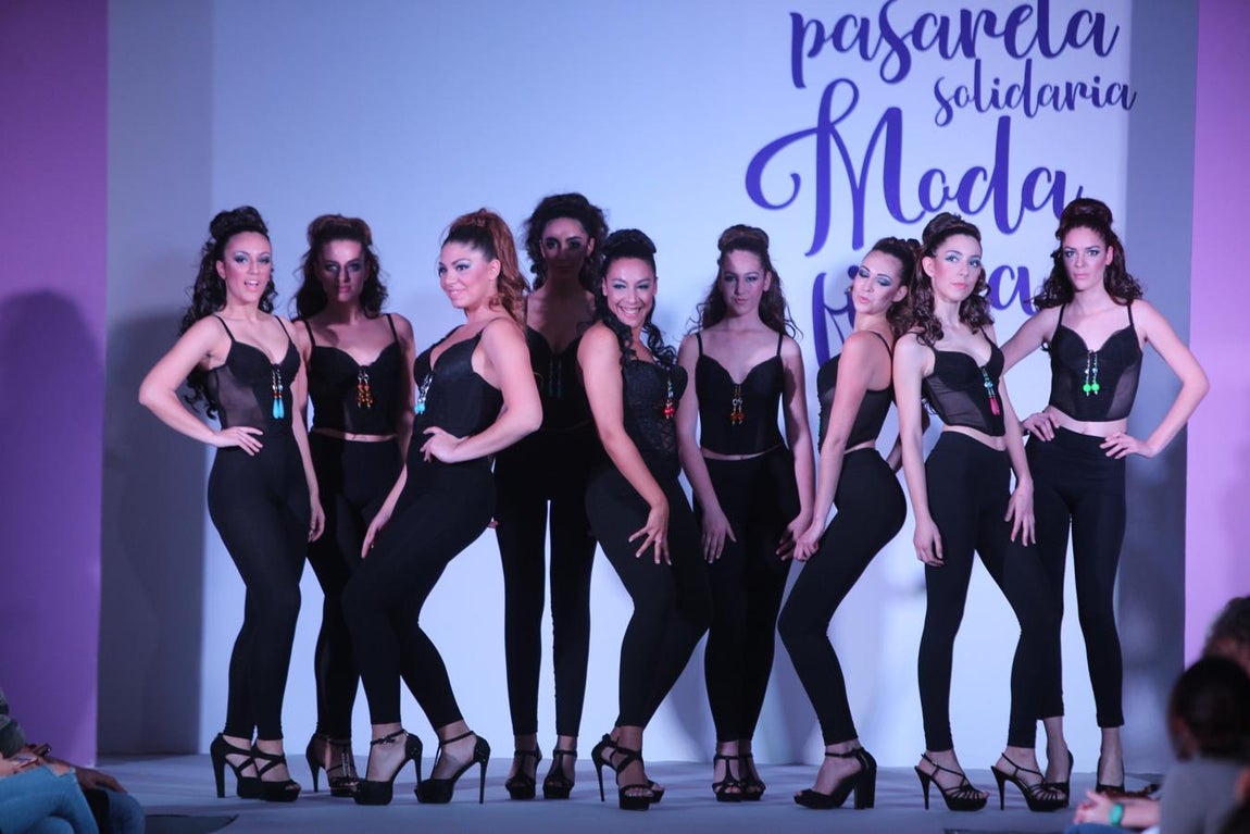 VI Pasarela solidaria moda fiesta en Bahía Sur