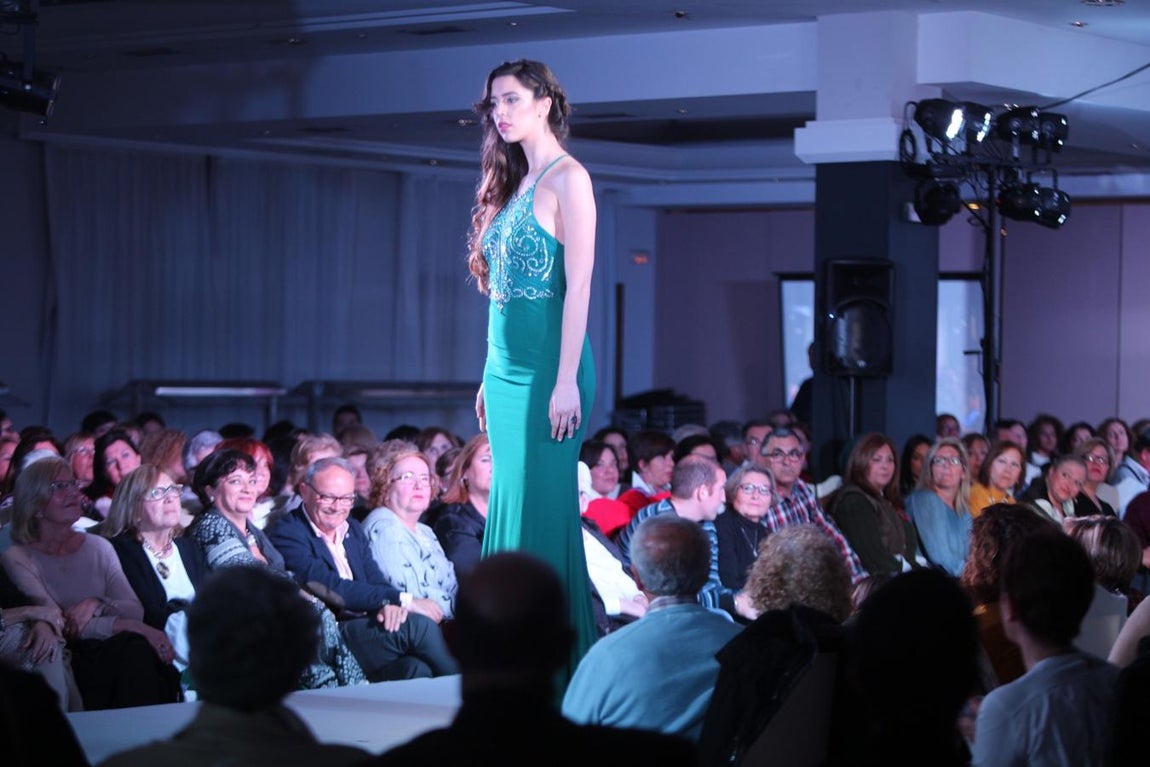 VI Pasarela solidaria moda fiesta en Bahía Sur