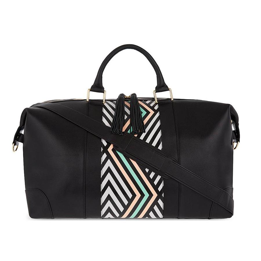 Bolsa de viaje de piel negra con motivos étnicos (776€)