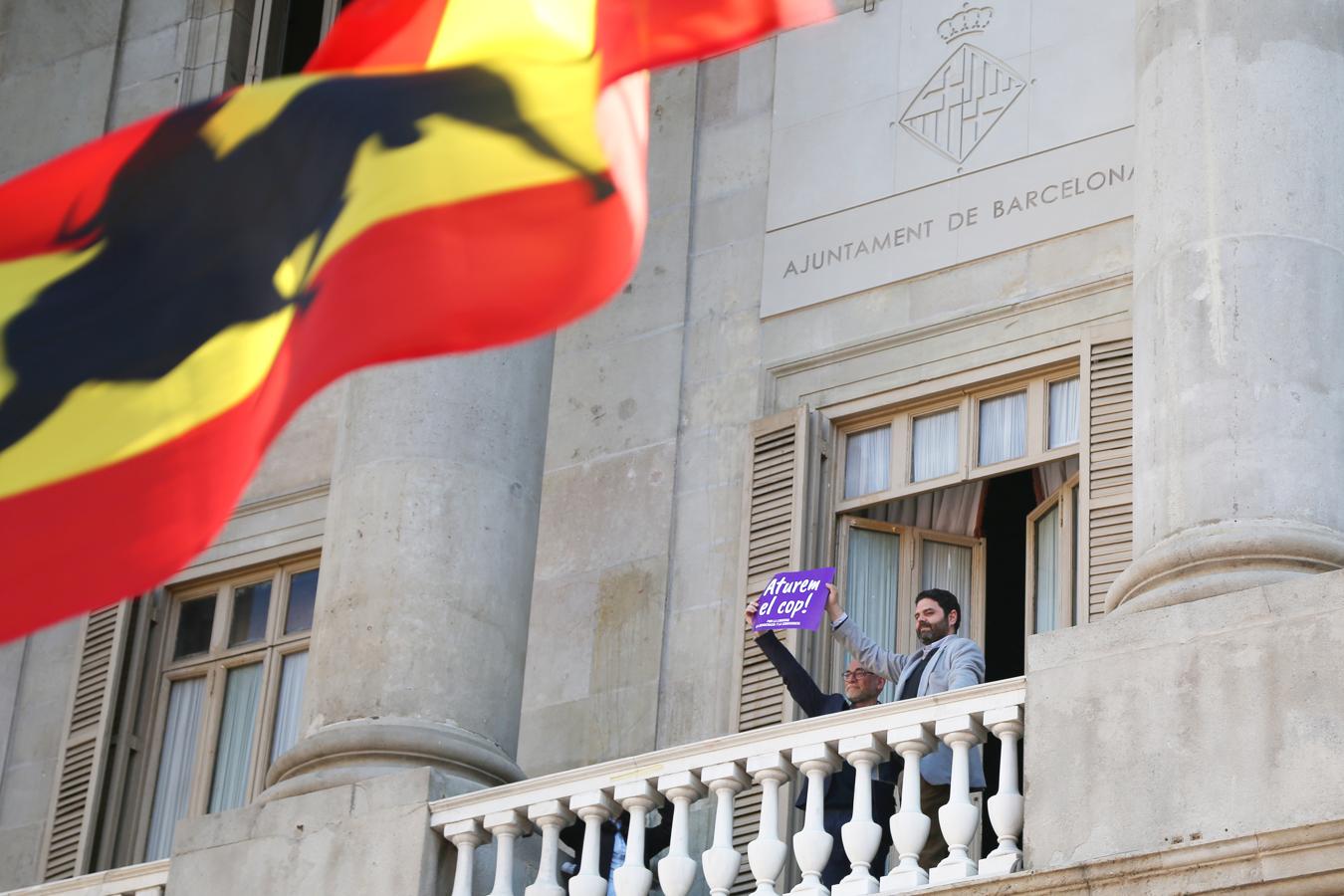 Imagenes de la manifestación celebrada este domingo en Barcelona contra el «golpe separatista» en Cataluña