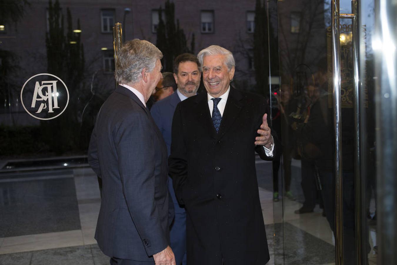 El escritor Mario Vargas Llosa, a su llegada a la Fundación Areces de Madrid