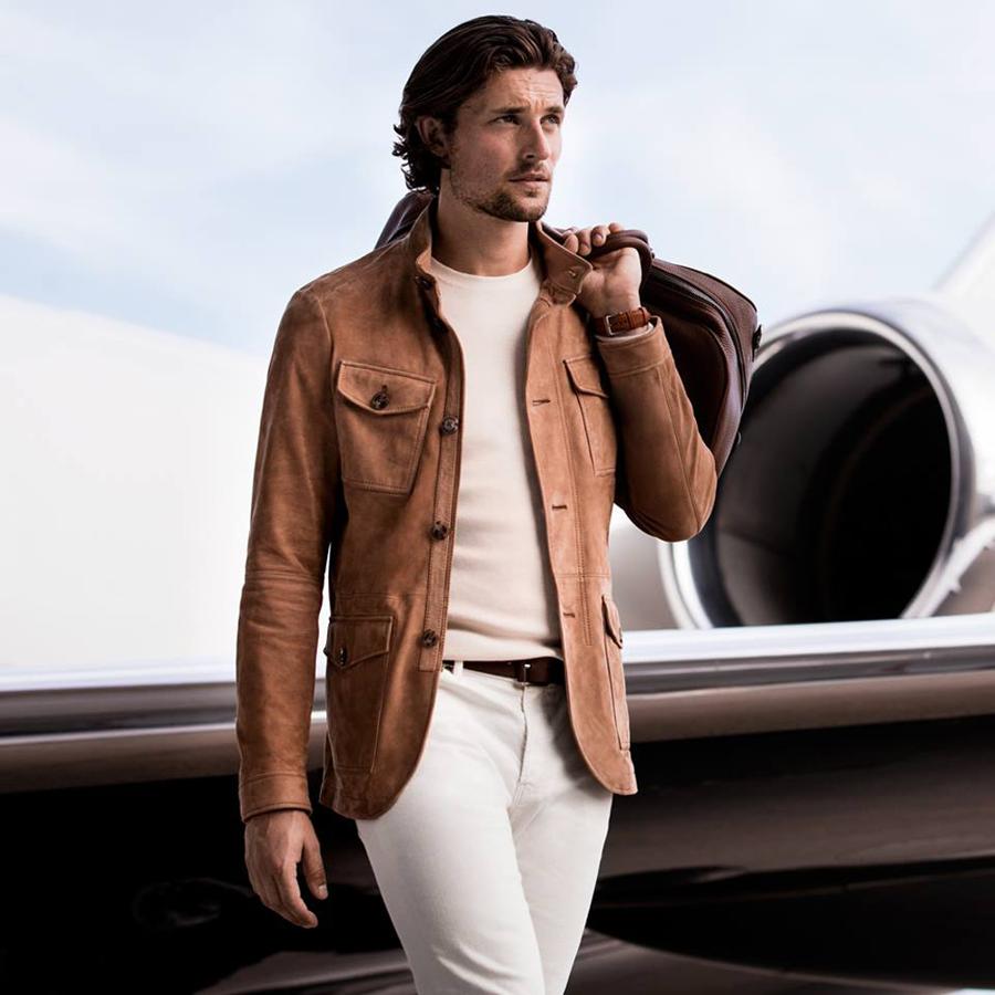 3. Saharianas. Chaqueta sahariana en ante marrón (999€)