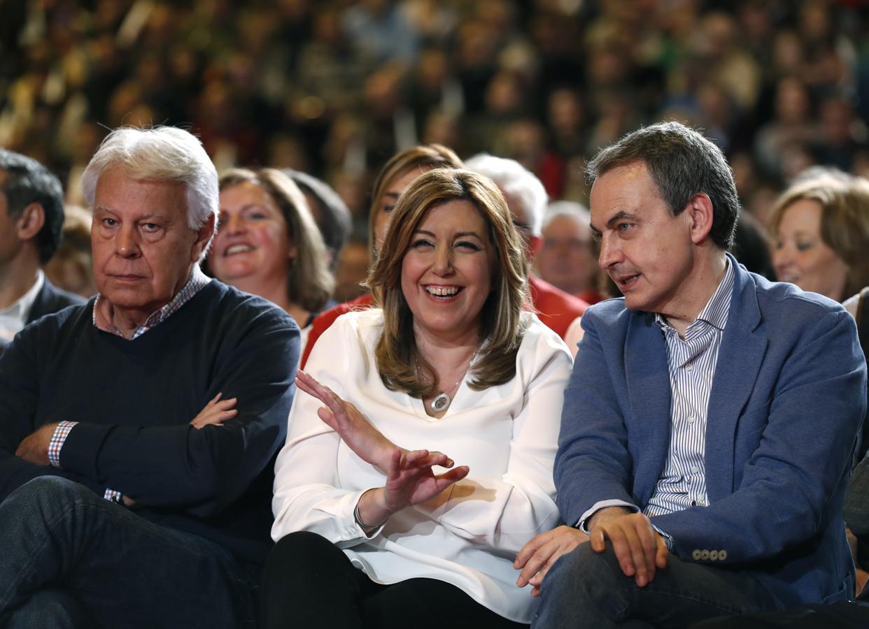 Susana Díaz, junto a Felipe González y José Luis Rodríguez Zapatero. 