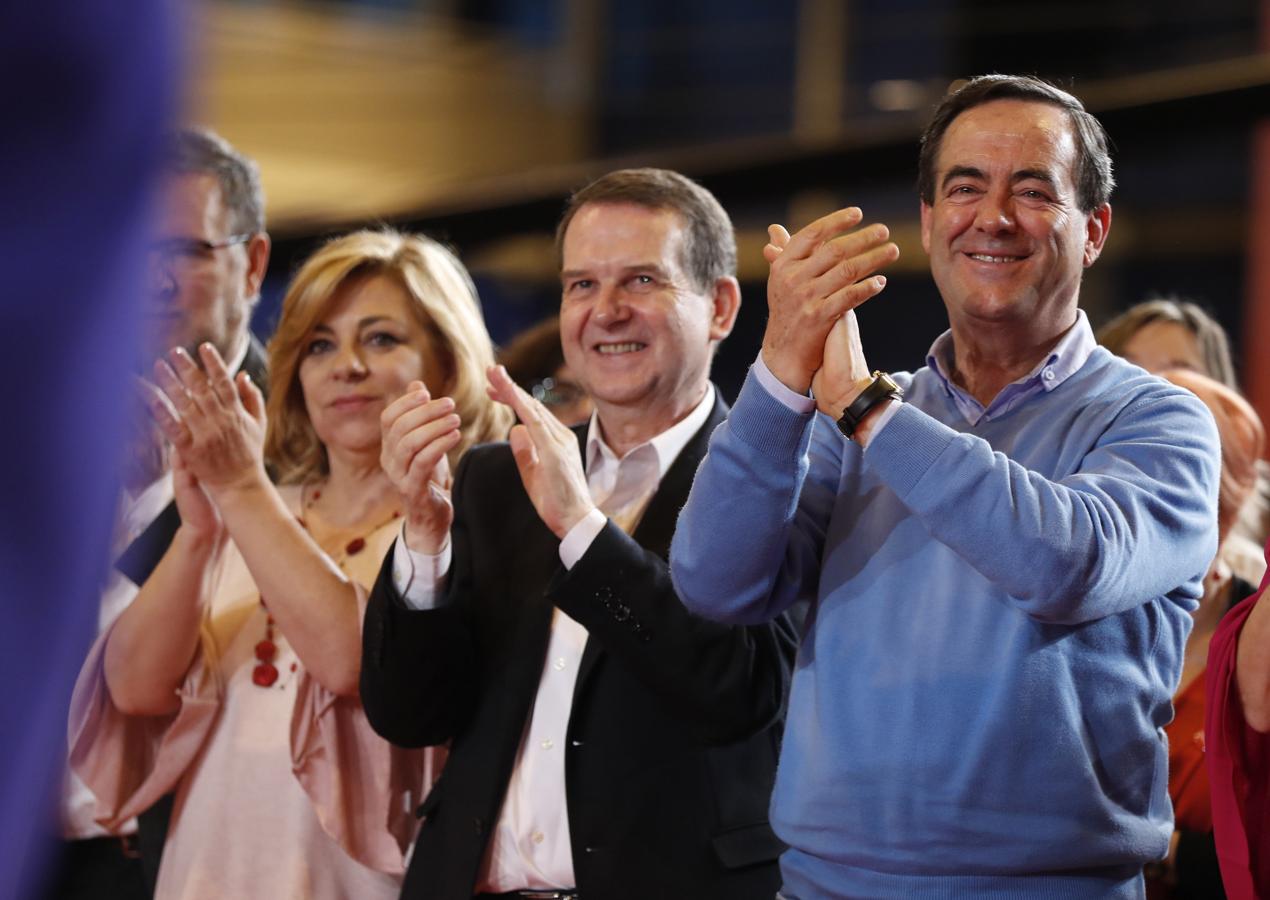 El exministro y expresidente del Congreso José Bono, el alcalde de Vigo y presidente de la FEMP, Abel Caballero y la exvicesecretaria del PSOE, Elena Valenciano. 