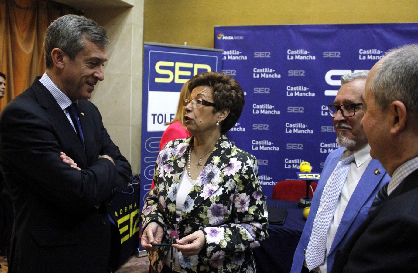 El presidente de Caja Rural Castilla-La Mancha, Javier López, con Begoña García. 