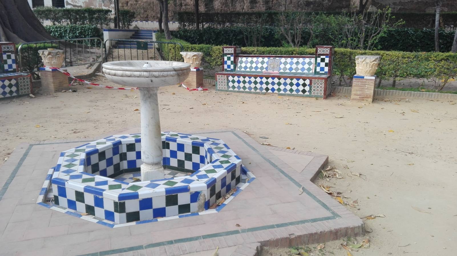 El agua tampoco corre en las fuentes de los Jardines de Murillo