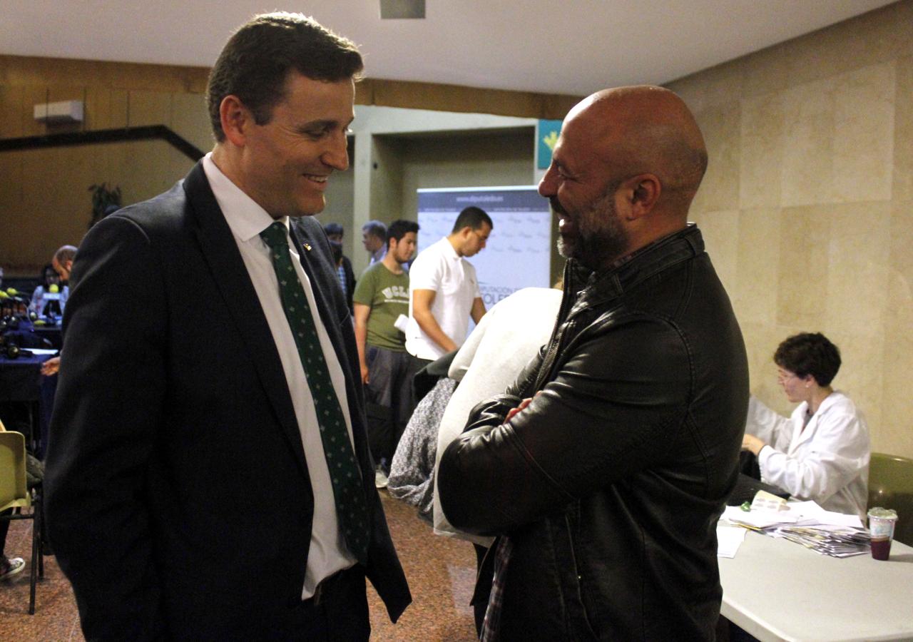 El director general, Víctor Manuel Martín, con José García Molina, diputado regional del Podemos. 