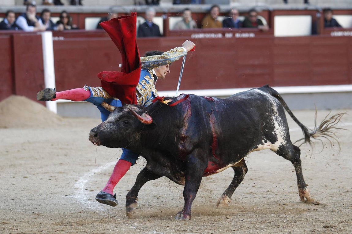 Imágenes de la espantosa cogida a García Navarrete en Las Ventas
