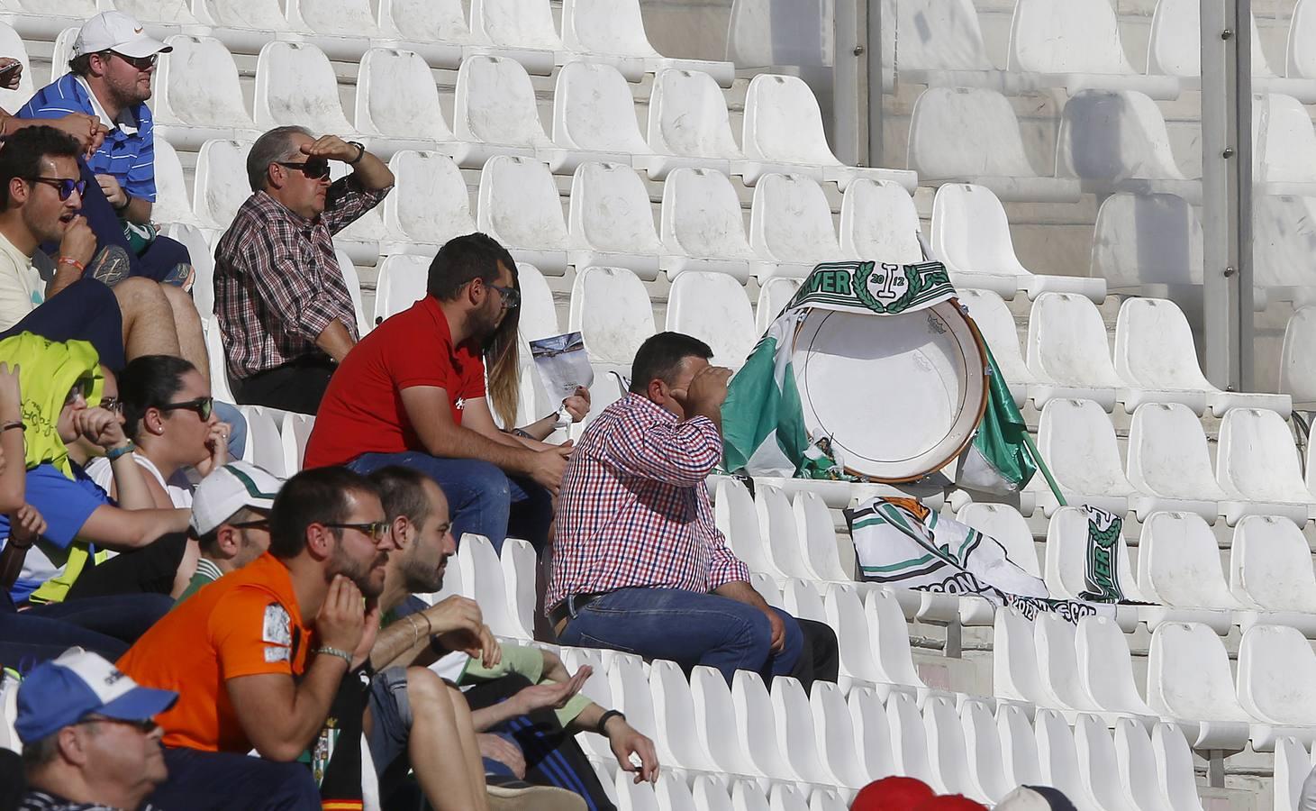 El ambiente en las gradas de El Arcángel, en imágenes