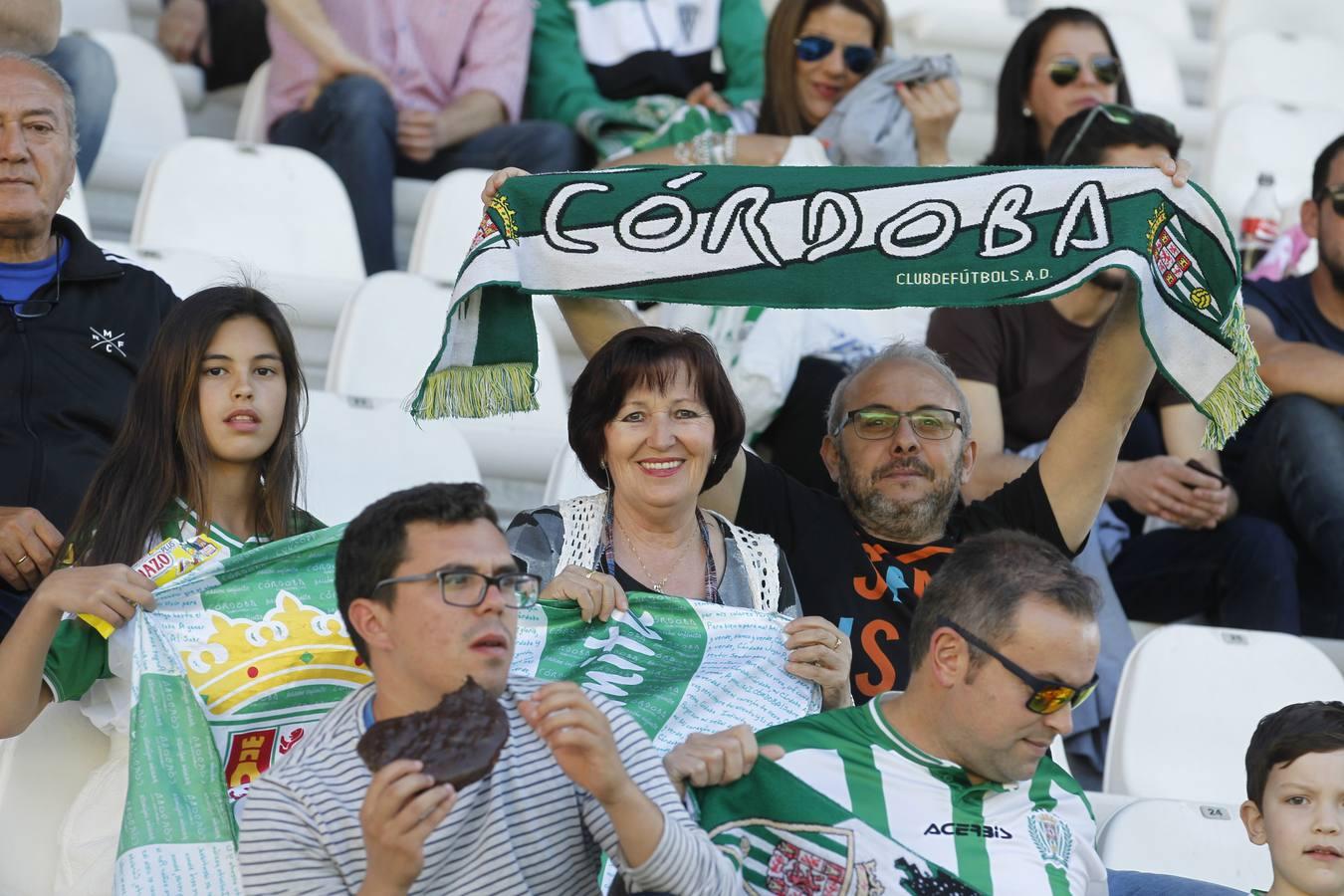 El ambiente en las gradas de El Arcángel, en imágenes