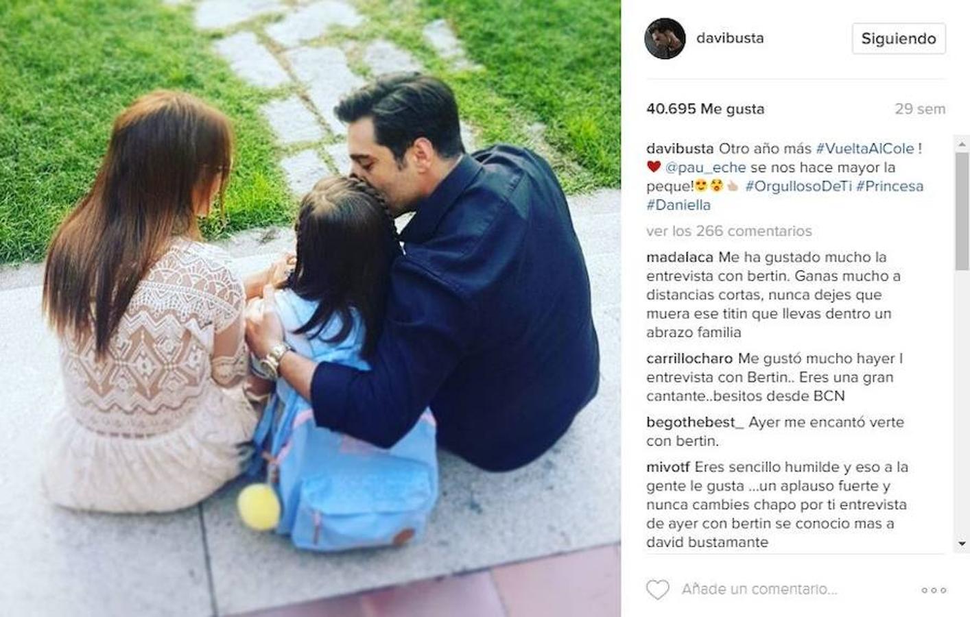 La pareja quiso acompañar a su pequeña, como cada año, en su vuelta al cole, y no dudaron en publicar cada uno una foto junto a su niña para hacer el nuevo comienzo más llevadero. 